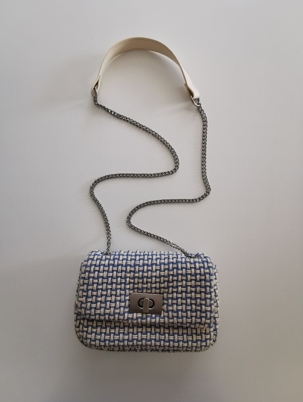 Woven Blue & Cream Silver Chain Strap Flap Closure Crossbody Shoulder Purse Bag